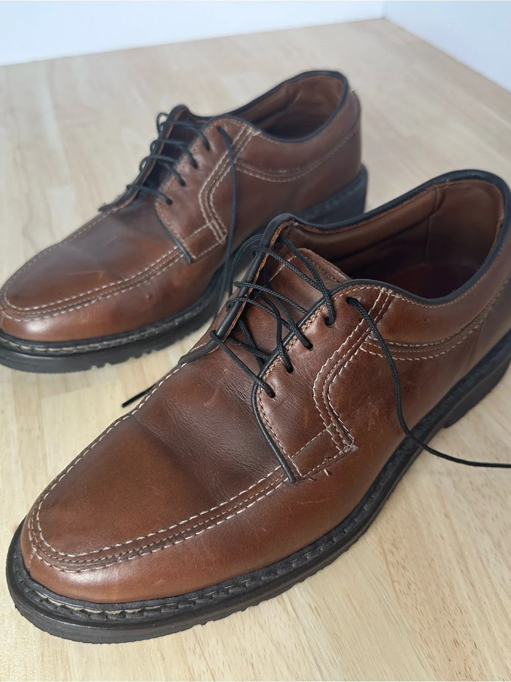 Allen Edmonds Brown Leather Derby Shoes with Black Laces
